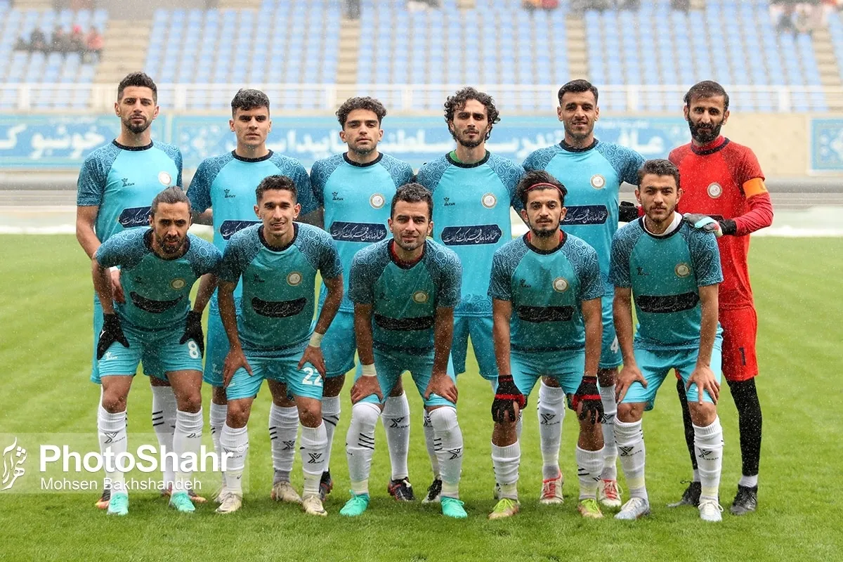 سرمربی استقلالی خوشه‌طلایی، لوگوی قرمز را به آبی تغییر داد + عکس