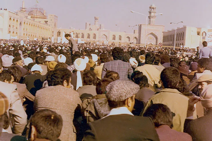 روایتی از حمله مأموران طاغوتی به حرم امام رضا (ع) در ۲۹ آبان ۱۳۵۷ | روز همه شیعیان شام غریبان شده