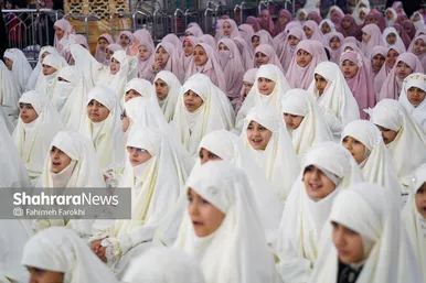 گزارش تصویری | جشن تکلیف دانش آموزان دختر مدارس غیر دولتی در حرم مطهر رضوی