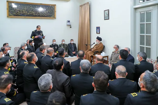 دیدار فرماندهان نیروی دریایی ارتش با مقام معظم رهبری | حضرت آیت‌الله خامنه‌ای: نیروی دریایی ارتش؛ ظرفیت بزرگ نظام و کشور است
