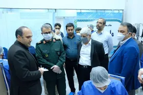 بازدید مسئولان شهری و نظامی از کارگاه&zwnj;های تولید ماسک شهرداری مشهد