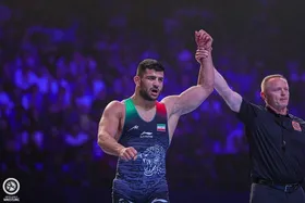 پیروزی کشتی&zwnj;گیران ایران، مقابل منتخب جهان