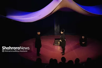 عکس‌هایی از نمایش «آداب شکار روباه»؛ از سایه شاه تا سایه قتل در مشهد