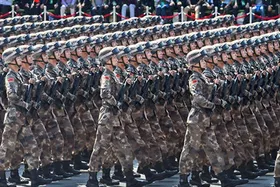 تصاویری از تمرینات نظامی بزرگ ارتش چین در آغاز سال میلادی + فیلم