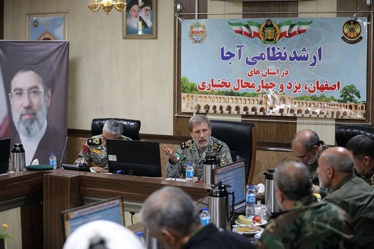 فرمانده کل ارتش: با ارتش‌های سران کفر می‌جنگیم