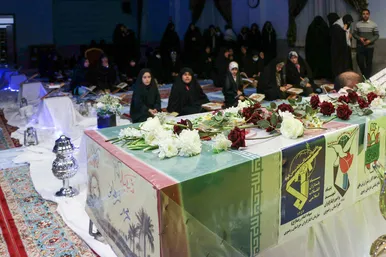 تشییع شهید گمنام در جمع دختران مدرسه امام رضا(ع)