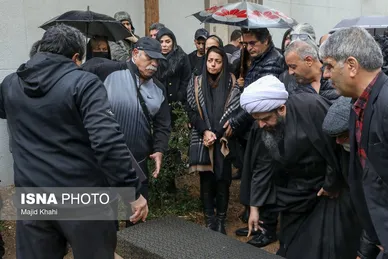 حضور هنرمندان در مراسم تشییع پیکر بیتا فرهی