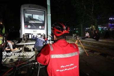 مانور اضطراری خارج شدن قطار شهری از ریل در مشهد