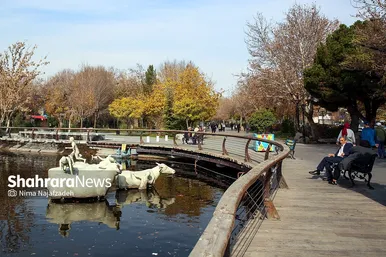 شکوه رنگ‌های پاییزی در پارک ملت مشهد