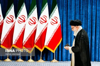 عکس‌هایی از حضور رهبر معظم انقلاب در شعبه اخذ رأی چهاردهمین انتخابات ریاست‌جمهوری