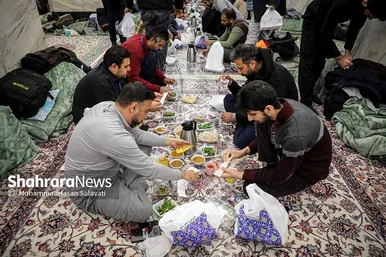 آیین معنوی اعتکاف در حرم امام رضا (ع)