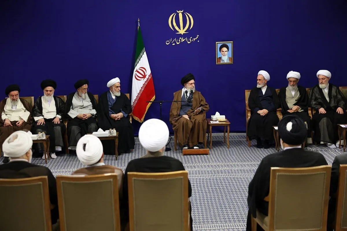 رهبر معظم انقلاب: اندیشۀ سیاسی علامه نائینی مبتنی‌بر تشکیل حکومتی است که منطبق با مفاهیم دینی و منبعث از انتخاب مردم است + فیلم