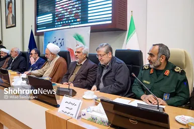 حضور مسئولان استان خراسان‌رضوی پای صندوق‌های رای