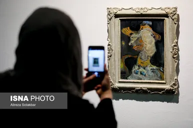 عکس‌هایی از نمایشگاه «چشم در چشم: پرتره در هنر مدرن و معاصر»