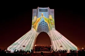ویدئو| نورپردازی سه&zwnj;بعدی برج آزادی به&zwnj;مناسبت روز مباهله