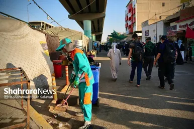 عکس | خدمت رسانی پاکبانان مشهدی به زائران اربعین در نجف اشرف