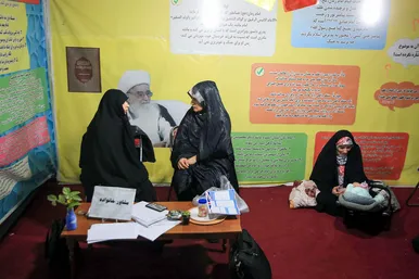 بازدید مدیر کل ارشاد از نمایشگاه قرآن در بوستان های شهر