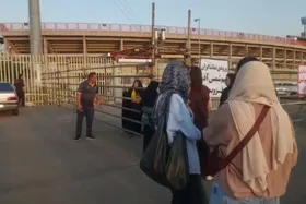 ویدئو| نارضایتی هواداران زن از بلیت&zwnj;فروشی و ناهماهنگی برای ورود به ورزشگاه
