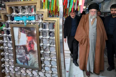 گزارش تصویری | حضور رهبر معظم انقلاب در مرقد مطهر بنیان‌گذار کبیر جمهوری اسلامی ایران و مزار شهدای نظام و دفاع مقدس (۱۱ بهمن ۱۴۰۳)