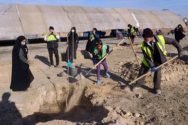 مراسم کاشت نهال توسط بانوان شهر