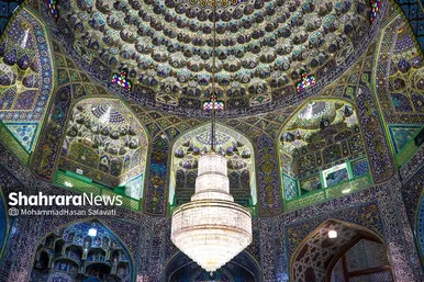 اداره روشنایی | تصاویری از تعمیر و نگهداری لوسترهای حرم مطهر رضوی