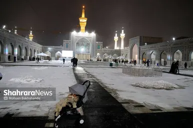 بارش برف زمستانی در حرم مطهر رضوی