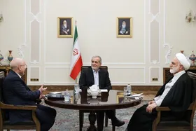 نشست مشترک سران قوا به میزبانی پزشکیان برگزار شد (۱۶ فروردین ۱۴۰۴)