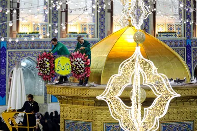 چراغانی و گل آرایی حرم مطهر رضوی به مناسبت میلاد امام رضا (ع)