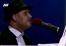 اجرای هومن لطفعلی خواننده نابینا در برنامه عصرجدید + فیلم