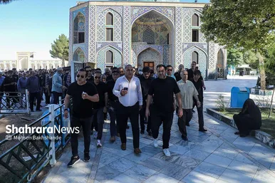 عکس‌هایی از تشییع پیکر پدر خداداد عزیزی در مشهد