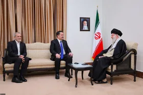 رهبر انقلاب در دیدار نخست وزیر عراق: باید در مقابل اشغالگری آمریکایی&zwnj;ها در عراق با جدیت ایستاد