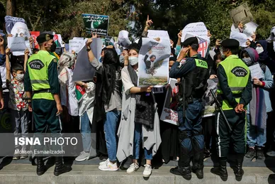 تجمع افغانستانی‌های مقیم تهران و مشهد در مقابل کنسولگری پاکستان