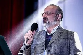 ویدئو | اجرای زنده محمد اصفهانی در حرم امام رضا(ع) در ویژه برنامه تحویل سال ۱۴۰۴