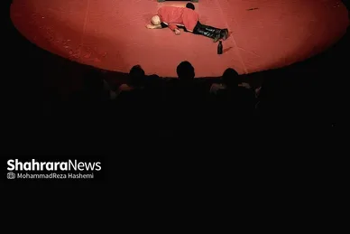 عکس‌هایی از نمایش «آداب شکار روباه»؛ از سایه شاه تا سایه قتل در مشهد