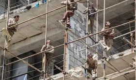 دستمزد کارگران باید تا پایان فروردین&zwnj;ماه تعیین شود