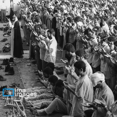 گزارش تصویری | رهبر انقلاب در دوران تصدی شورای عالی دفاع ملی (۱۳۶۰ - ۱۳۵۸)