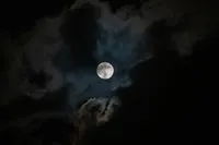 عکس روز ناسا | ماه‌گرفتگی بر فراز لوئیزیانا