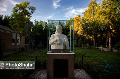 آرامگاه حکیم عمر خیام در نیشابور