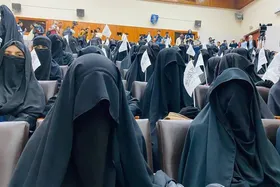 اولین گردهمایی زنان به حمایت از طالبان در دانشگاه کابل + عکس