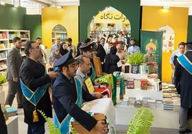 ویدئو | حضور خادمان امام&zwnj;رضا(ع) در نمایشگاه کتاب تهران