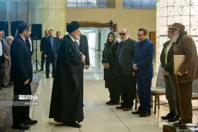 عکس‌هایی از افطاری رئیس جمهور با بازیگران