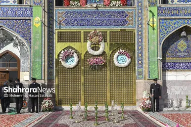 گزارش تصویری | تعویض پرچم گنبد حرم مطهر رضوی به مناسبت میلاد امام رضا(ع)