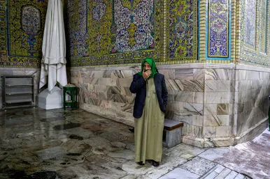 بارش برف در حرم مطهر رضوی