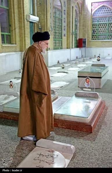 گزارش تصویری | حضور رهبر انقلاب اسلامی در حرم مطهر حضرت امام خمینی (ره)