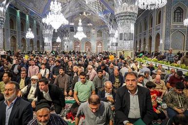  دعا برای سلامتی رئیس جمهور در حرم مطهر رضوی