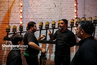 تصاویری از آئین سنتی مشعل گردانی نجفی‌های مقیم مشهد