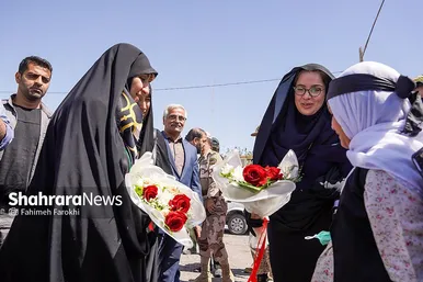 گزارش تصویری | بازدید معاون زنان و خانواده رئیس‌جمهور از روند خروج مهاجران افغانستانی غیرمجاز
