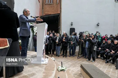 حضور هنرمندان در مراسم تشییع پیکر بیتا فرهی