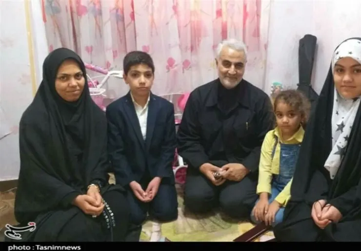 دیدار صمیمانه سرلشکر سلیمانی با خانواده شهید سعد