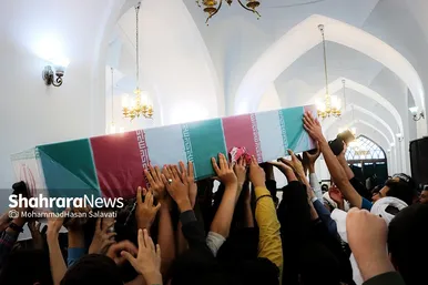 آخرین روز اعتکاف نوجوانان دهه هشتادی در حرم مطهر رضوی